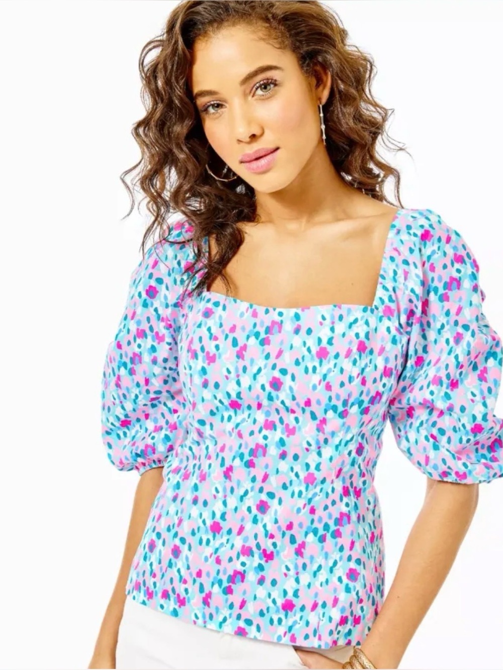 This Lilly Pulitzer Bitsy Top features a vibrant "Hottie Dottie" floral print